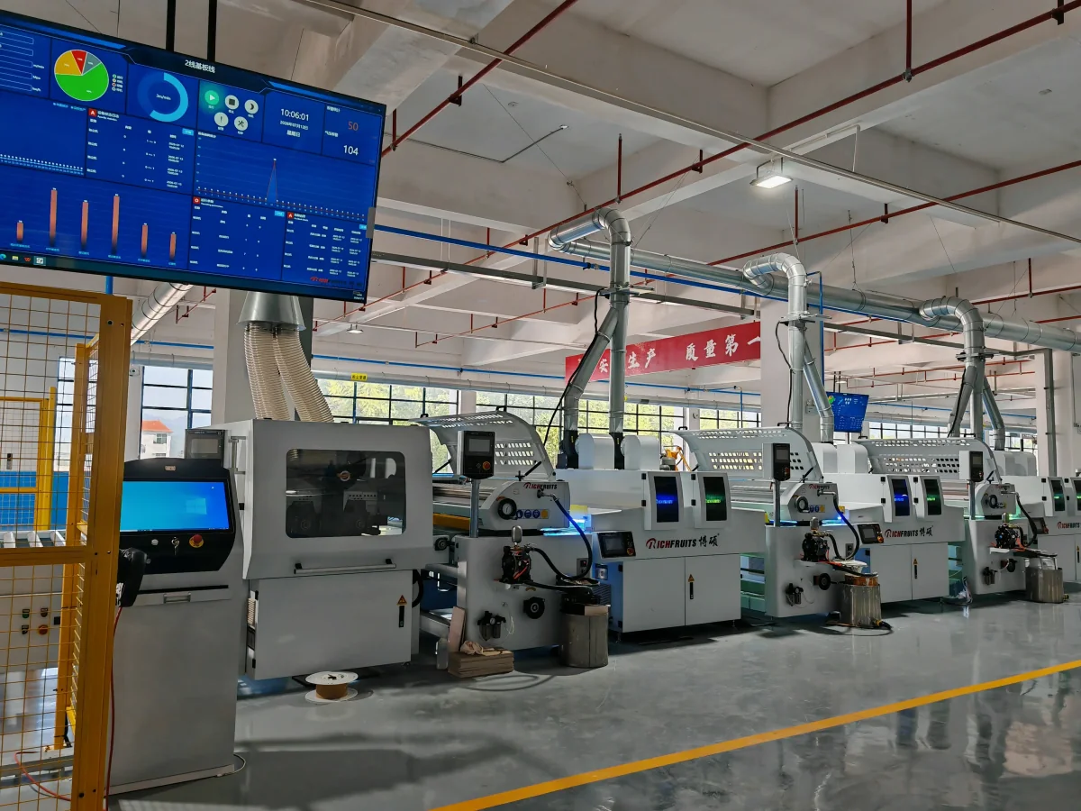 Roller coating line with production control screens